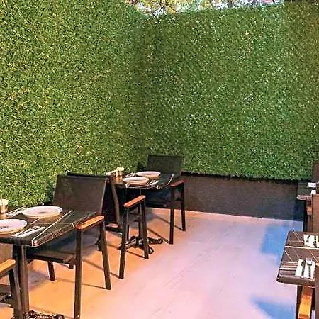 Hotel Comfort Point Three *