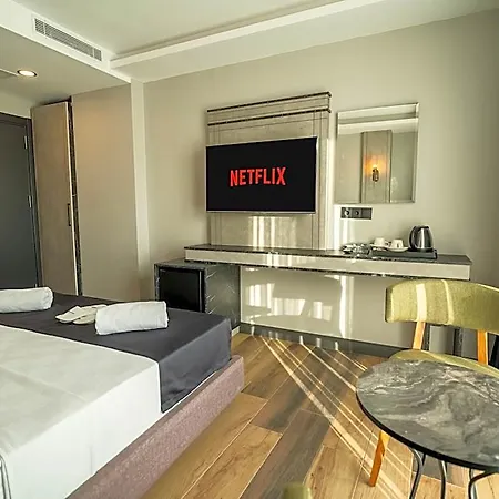 Hotel Comfort Point Three *